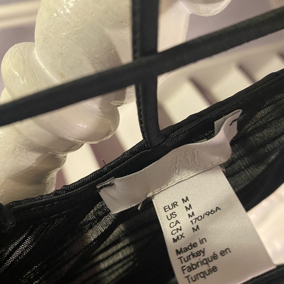 Black dress - Picture 4 of 4